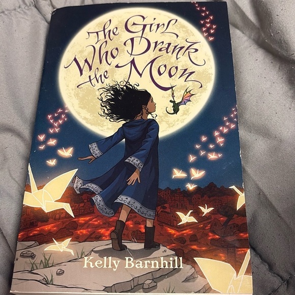 The Girl Who Drank the Moon - Picture 1 of 2